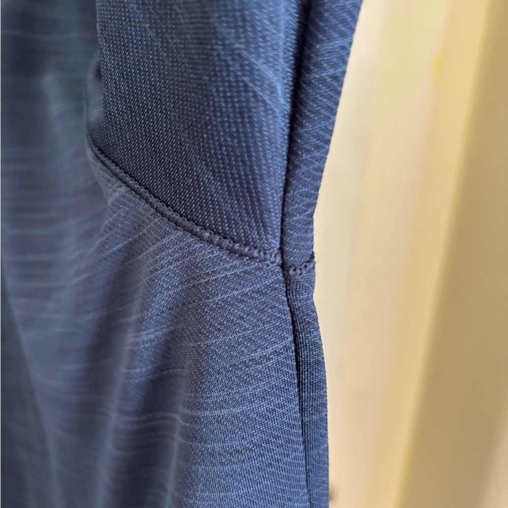 **SOLD** Greg Norman, men’s pull over, dry fit, navy, size XXL - Picture 6 of 10